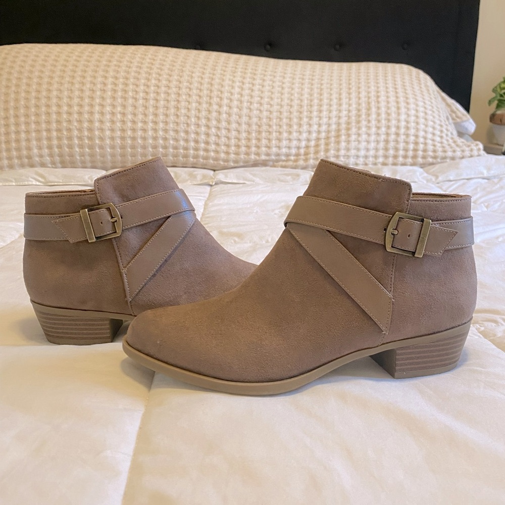 Life Strides Brown Ankle Boots